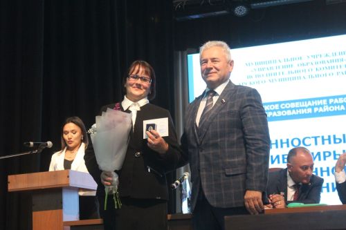 Алар иң зур хөрмәткә лаек: Арчада мәгариф хезмәткәрләренең август конференциясе узды
