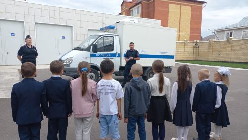 Балалар полиция бүлегендә