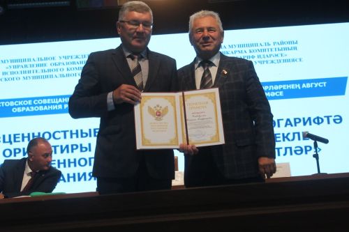 Алар иң зур хөрмәткә лаек: Арчада мәгариф хезмәткәрләренең август конференциясе узды