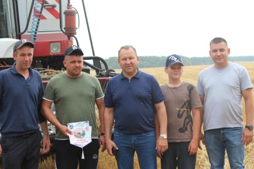 Алдынгыларга бүләкләр тапшырылды