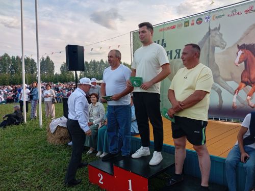 «Ат көне»ндә бүләккә ат бирелде