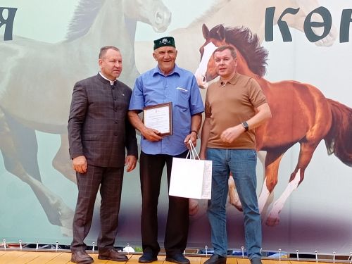 «Ат көне»ндә бүләккә ат бирелде