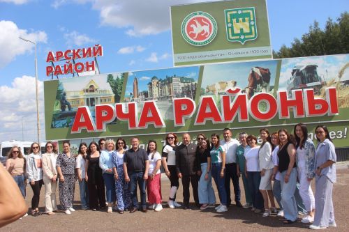 Марат Җәббаров Арча районында яңа төзеләчәк сөтчелек комплексына нигез ташы салуда катнашты