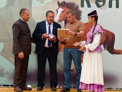 «Ат көне»ндә бүләккә ат бирелде
