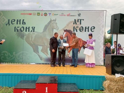 «Ат көне»ндә бүләккә ат бирелде