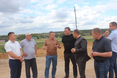 Марат Җәббаров Арча районында яңа төзеләчәк сөтчелек комплексына нигез ташы салуда катнашты