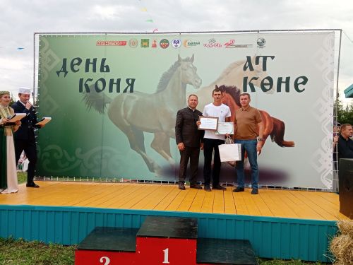 «Ат көне»ндә бүләккә ат бирелде
