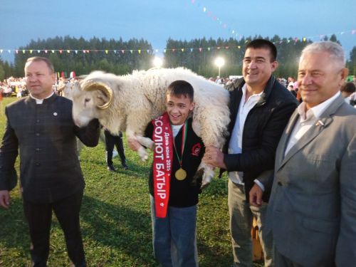 «Ат көне»ндә бүләккә ат бирелде