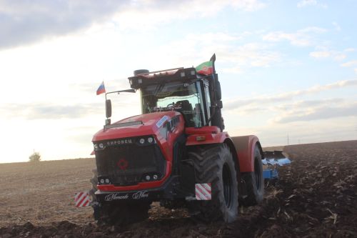 Арчада алдынгы механизаторларны бүләкләделәр