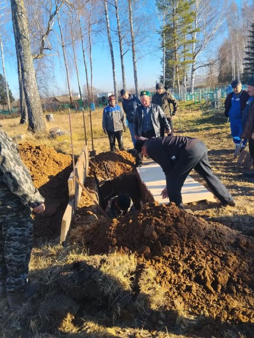 Бүген  Россиянең атказанган урманчысы Тәлгать Гыйльметдиновны соңгы юлга озаттылар
