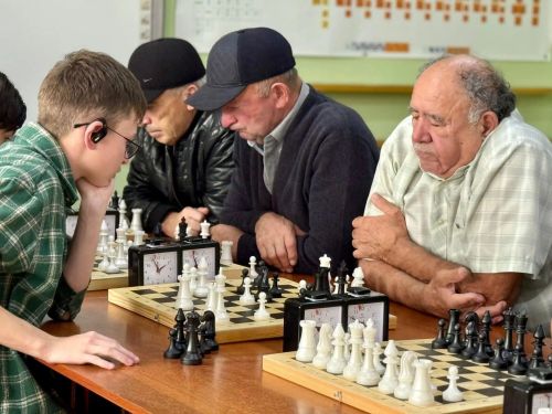 Шахмат буыннарны берләштерә