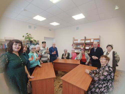 Орлыктан башлап — уңышка кадәр: китапханәдә тәҗрибә уртаклашу