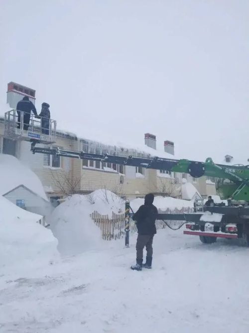 Арча муниципаль районы территориясендә биналар түбәләренең иминлеген тәэмин итү эшләре көчәйтелгән режимда алып барыла