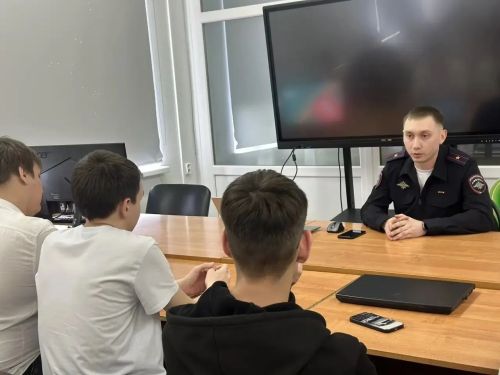 Диалог с будущим: сотрудник полиции ОМВД России по Арскому району встретился со студентами Арского педколледжа