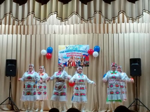 Пөшәңгәрдә Халыклар бердәмлеге елына багышланган концерт узды