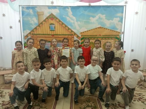 “Татарча сөйләшәбез, татарча уйныйбыз”: Арчаның тугызынчы балалар бакчасында уен-тамаша