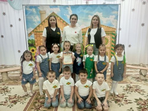 “Татарча сөйләшәбез, татарча уйныйбыз”: Арчаның тугызынчы балалар бакчасында уен-тамаша