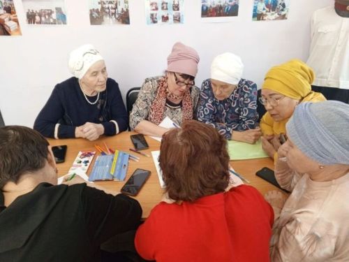 Активисты старшего поколения Арска весело отметили 8 Марта в Центре общения