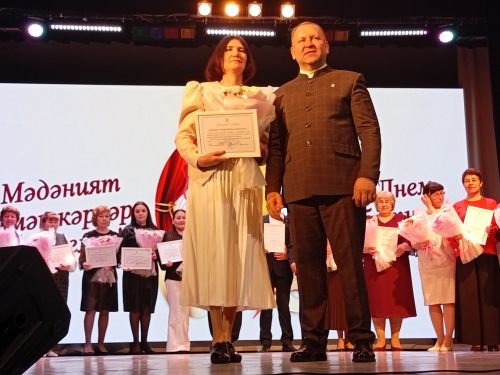 Мәдәният хезмәткәрләренең үзләре өчен бәйрәм оештырылды