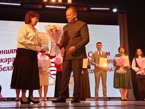 Мәдәният хезмәткәрләренең үзләре өчен бәйрәм оештырылды
