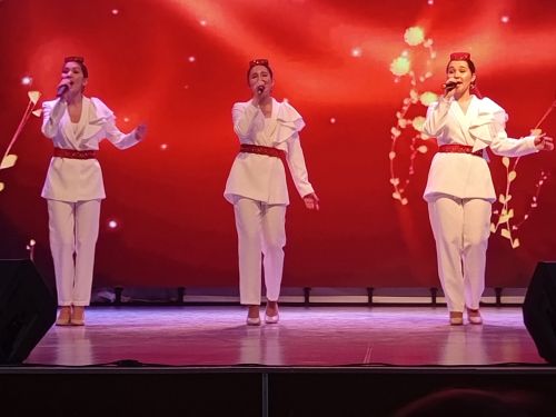 Әниләргә һәм хатын-кызларга бәйрәм бүләге