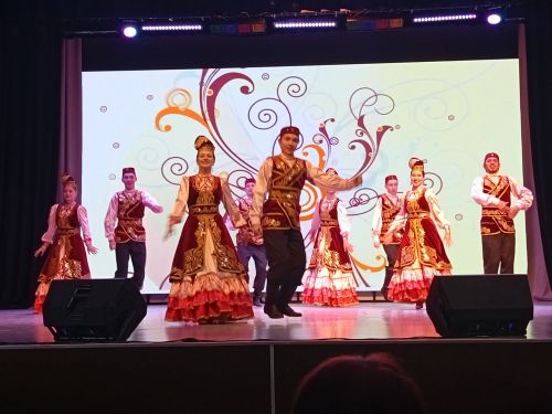 Әниләргә һәм хатын-кызларга бәйрәм бүләге
