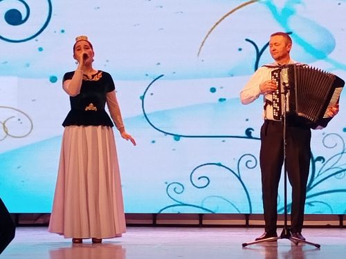 Әниләргә һәм хатын-кызларга бәйрәм бүләге