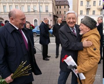 Казанда Габдулла Тукайның һәйкәле янында тантана (фоторепортаж)