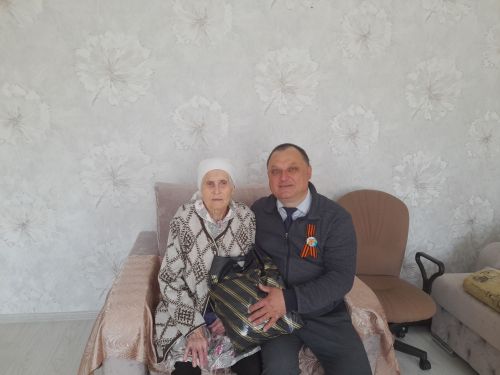 Сотрудники Арского территориального органа поздравили ветеранов с Днём Победы