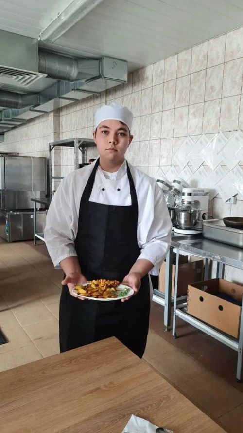 Мәктәп укучылары пешекче һөнәренә имтихан тапшыралар