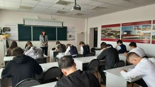 Мәктәп укучылары пешекче һөнәренә имтихан тапшыралар