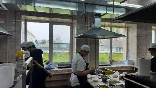 Мәктәп укучылары пешекче һөнәренә имтихан тапшыралар