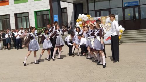 Бүген мәктәпләрдә Соңгы кыңгырау чыңлады