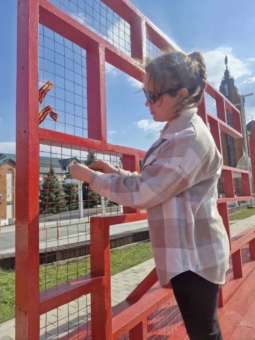 Арчада волонтерлар «Георгий тасмасы» һәм «Кызыл канәфер» Бөтенроссия акцияләренә кушылды