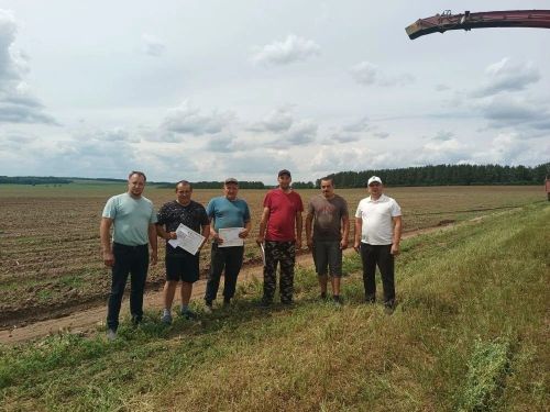 «Игенче» ширкәтендә алдынгы механизаторларны бүләкләделәр