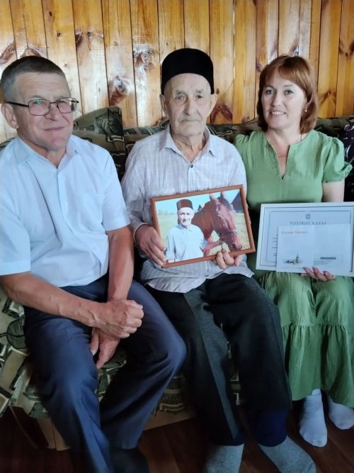 95 яшьлек Чөмә-Елгадан Фәрхетдин Галимов Ат көненә барырга җыена