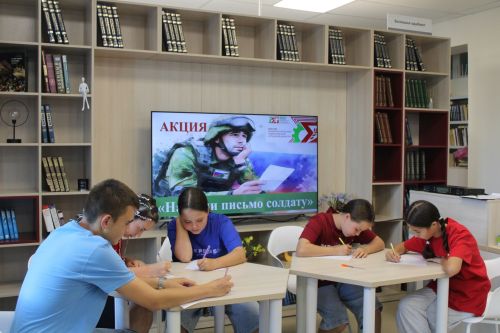 Хатлар яздым утырып...
