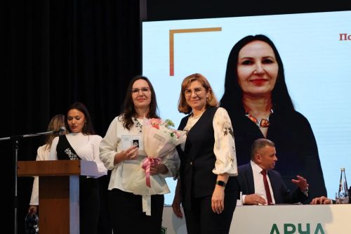 Арча районы мәгариф хезмәткәрләренә төрле бүләкләр тапшырылды