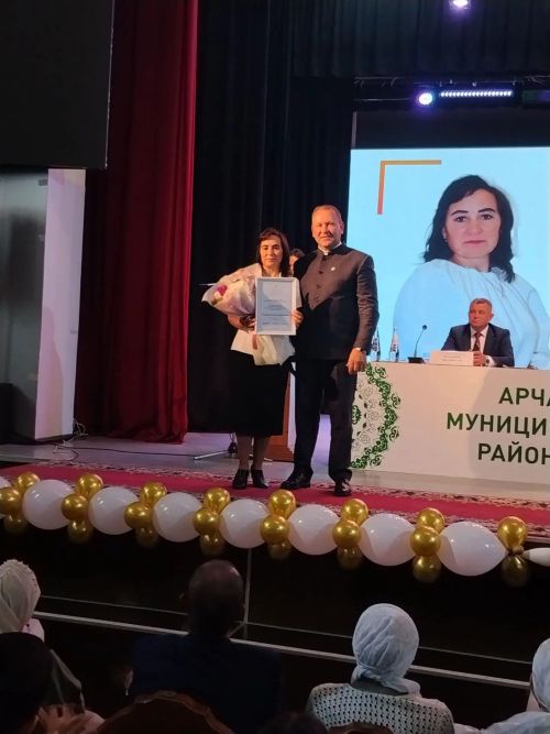 Арча районы мәгариф хезмәткәрләренә төрле бүләкләр тапшырылды