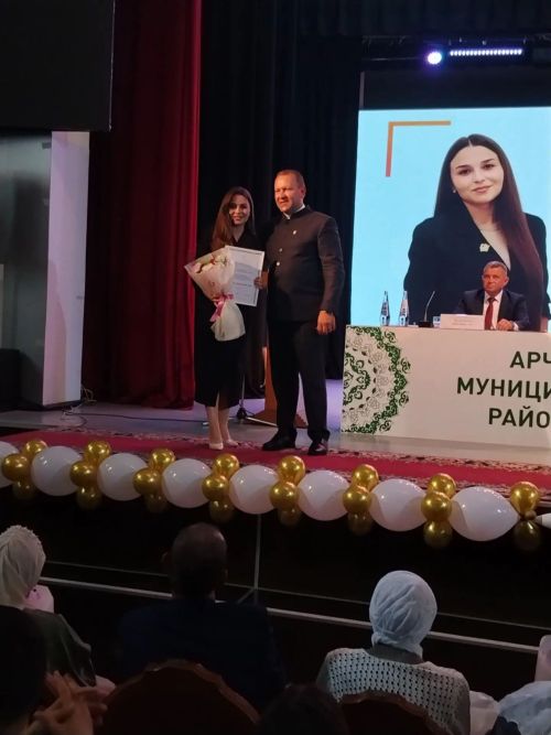 Арча районы мәгариф хезмәткәрләренә төрле бүләкләр тапшырылды