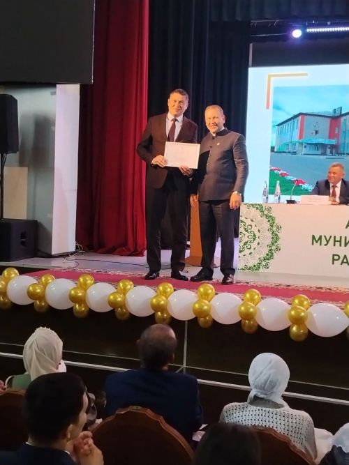 Арча районы мәгариф хезмәткәрләренә төрле бүләкләр тапшырылды