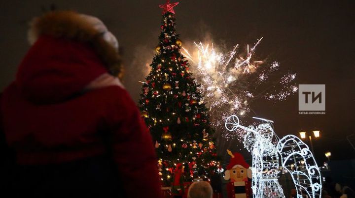 Главную елку Казани и новогоднее оформление оценили известные блогеры Москвы