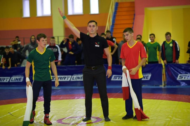 «Арча» спорт комплексында татарча көрәш ярышлары бара