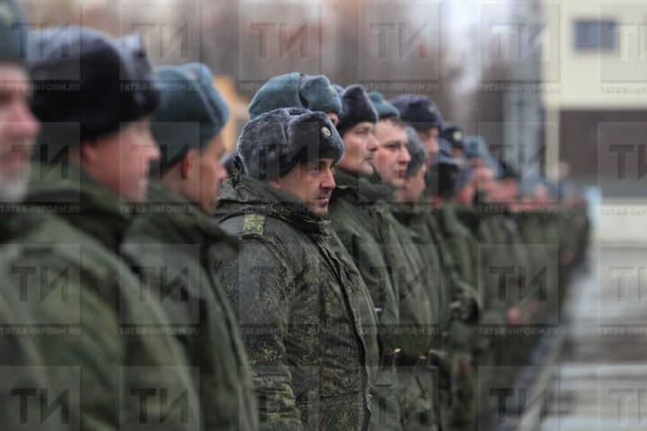 Путин мобилизацияләнгән һәм контракт буенча эшләүче хәрбиләргә 195 мең түләү турындагы указга кул куйды