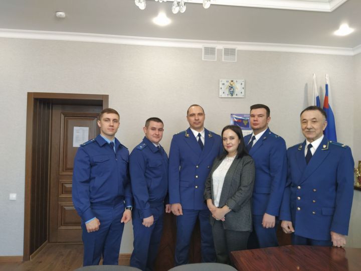 Халык мәнфәгатьләре сагында