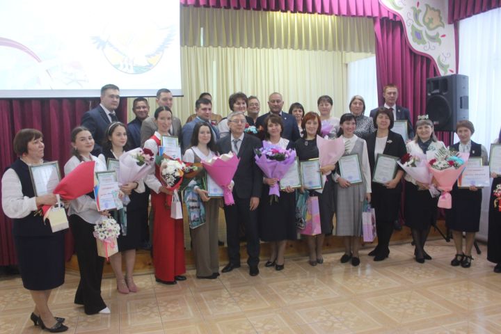 Арчаның 2нче мәктәбендә “Ел укытучысы – 2023” һөнәри конкурсының муниципаль этабы финалистларын бүләкләү булды