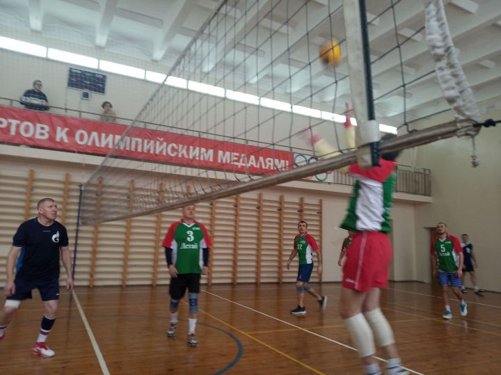 Яңа Кенәрдә волейбол турниры бара