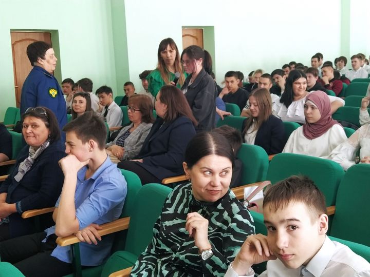 “Мин ике тормыш белән яшәдем. Берсен әни өчен, икенчесен үзем өчен. Гомер буе шуның җәзасын алам”