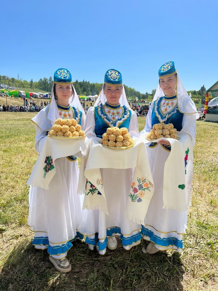 Бүген Сикертәндә шаулап-гөрләп сабантуе үтте