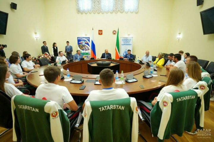 2023 елгы спорт сезоны ярышларында уңышлы чыгыш ясаган спортчылар бүләкләнде